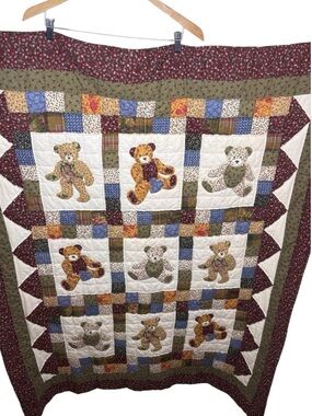 Handmade Patchwork Teddy Bear Floral Quilt Lap Hanging 58in x 48in BLEMISH